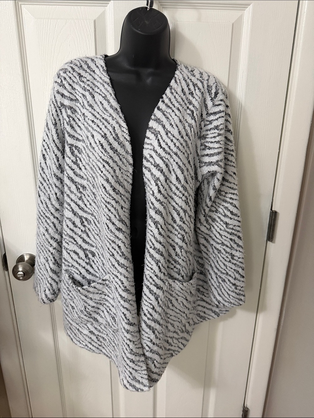 Maurices Plush Open-Front Zebra Cardigan - Gray & White